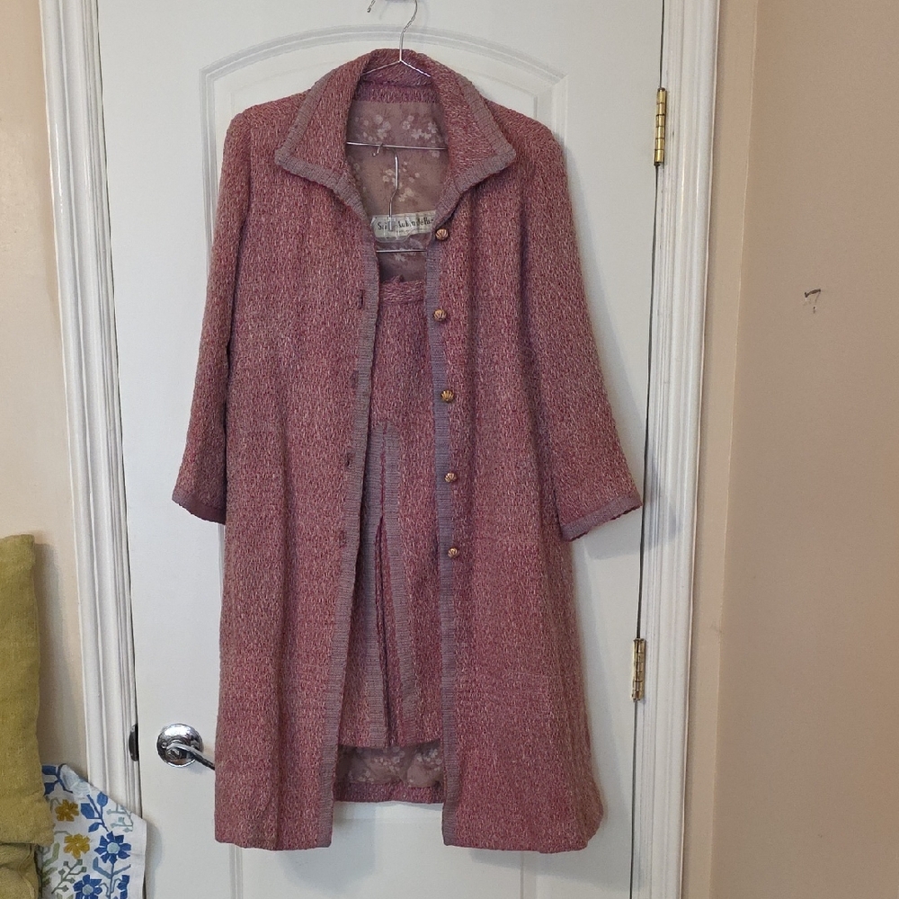 Midcentury Chanel style VINTAGE 1950–1960 Pink Woven Bouclé Suit StAubinDeParis